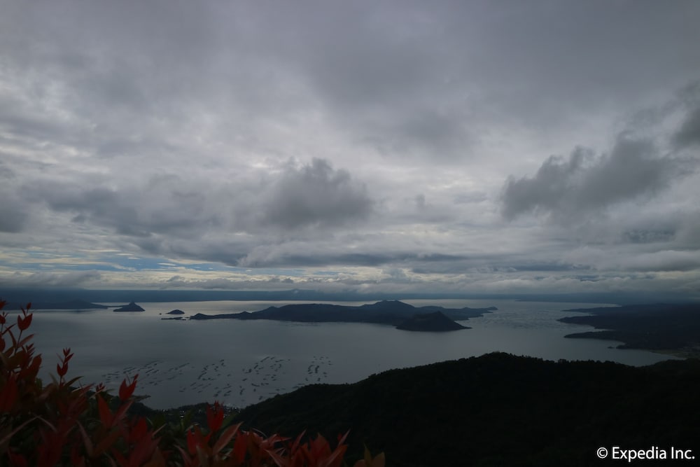 the lake hotel tagaytay