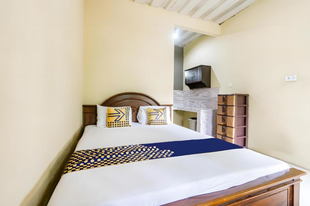 spot on 93612 kencana homestay syariah near masjid al barokah kanyuran