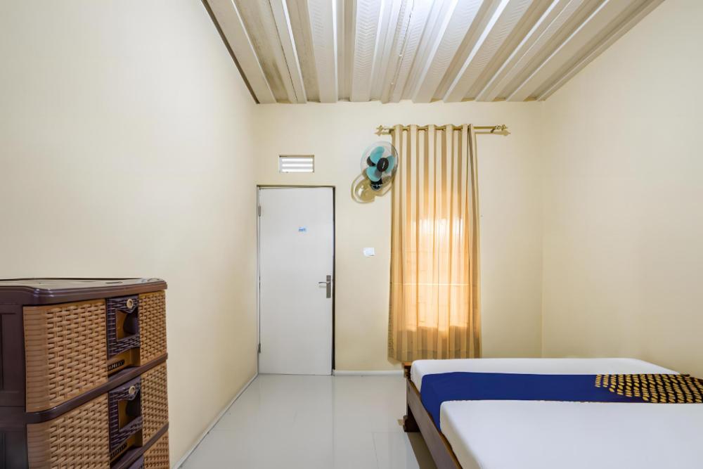 spot on 93612 kencana homestay syariah near masjid al barokah kanyuran