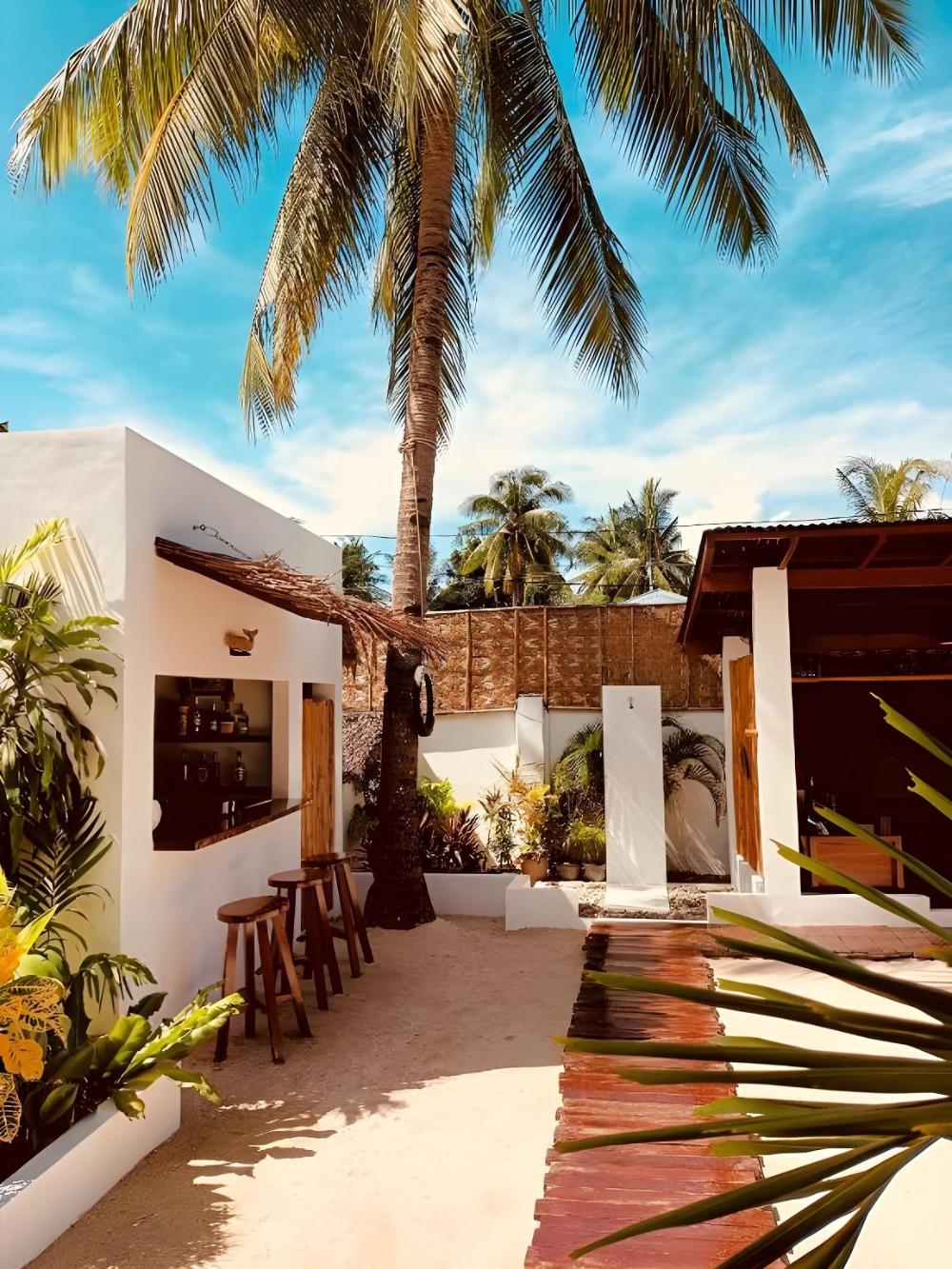 everyday sunday hotel cafe