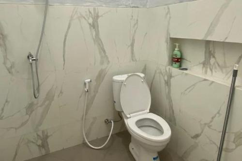 spot on 93832 lies kostel syariah