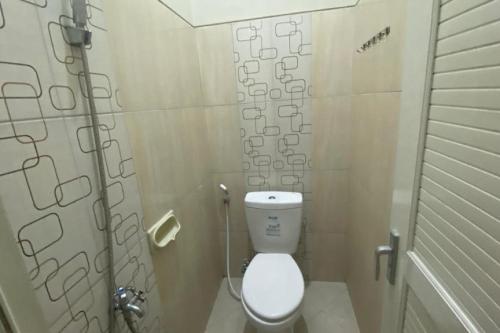 spot on 93832 lies kostel syariah