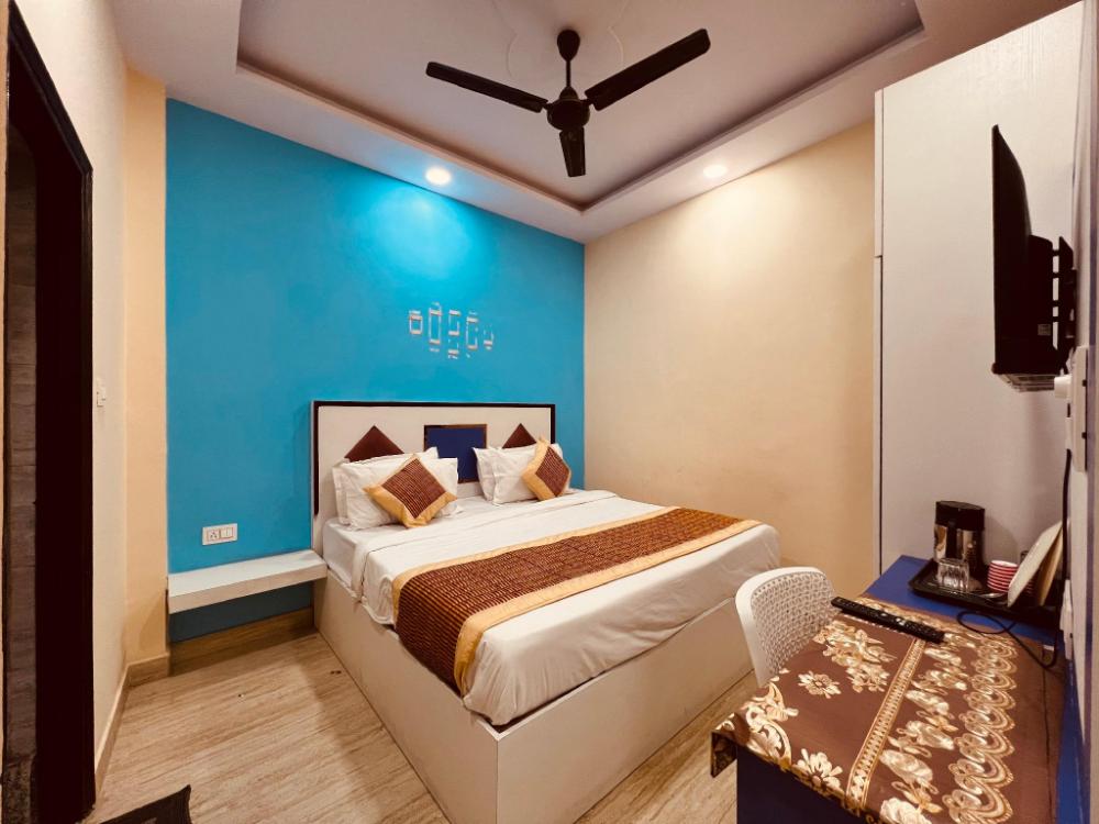 hotel metro view adarsh nagar metro