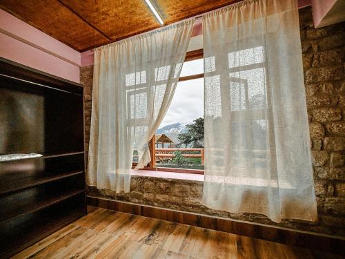 Lungzhong Retreat Silk Route,,2 star