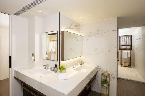 voyage kaohsiung by cosmos oasis