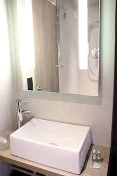 hotel le montmartre saint pierre