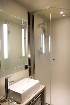 hotel le montmartre saint pierre