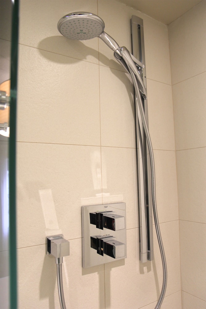 hotel le montmartre saint pierre