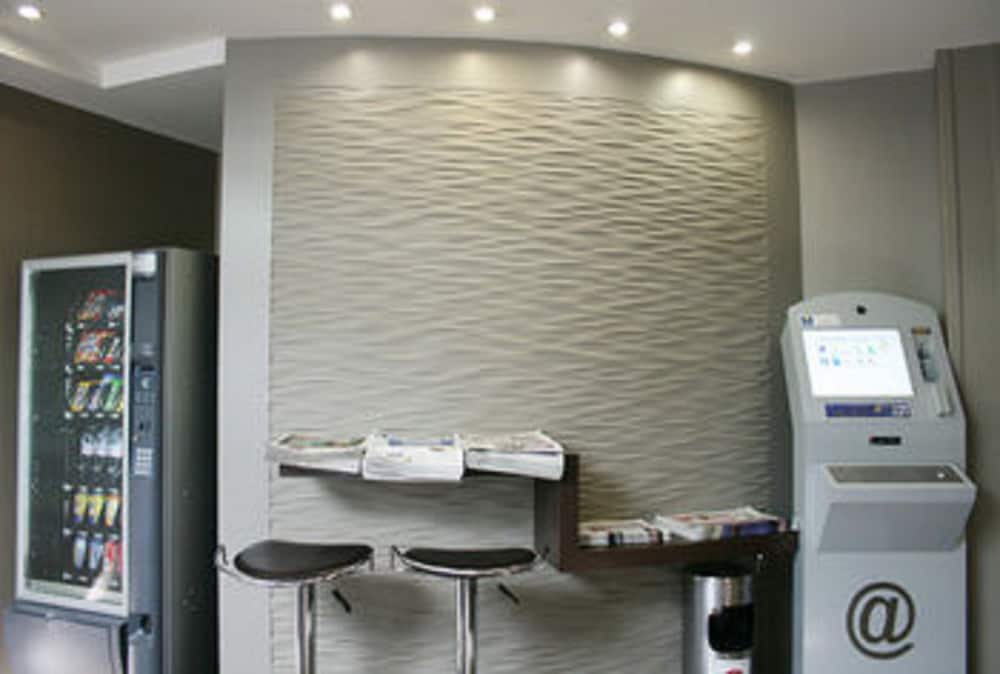 hotel le montmartre saint pierre