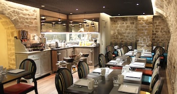 hotel le montmartre saint pierre