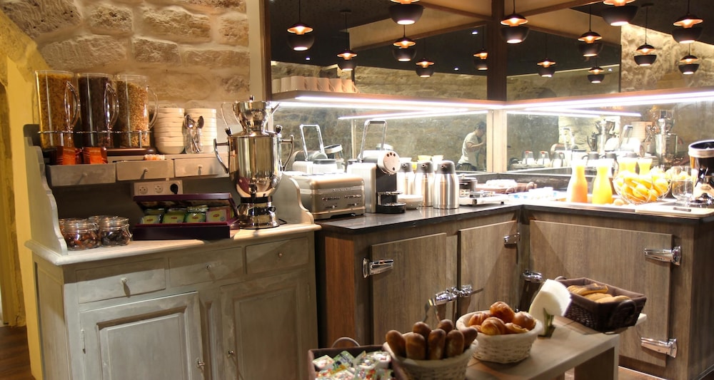 hotel le montmartre saint pierre