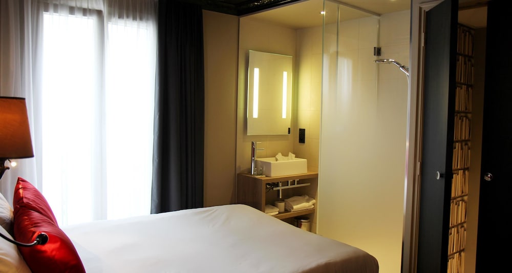 hotel le montmartre saint pierre