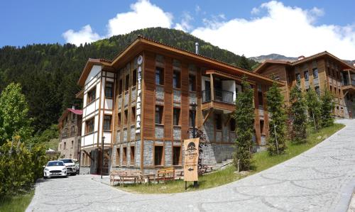 ayder altiparmak suit