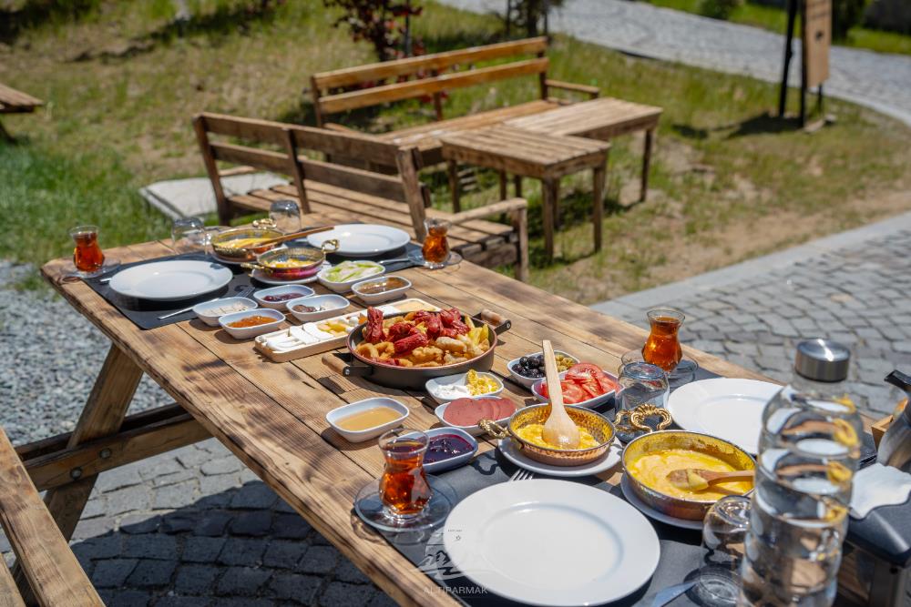 ayder altiparmak suit