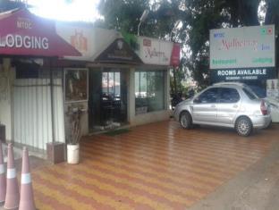 Hotel Mulberry Inn,Metgutad,1 star