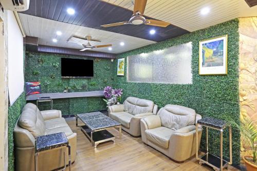 Hotel Atlantis Suites Near Delhi Airport,,3 star