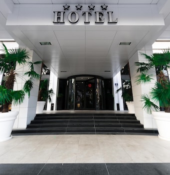 hotel cherno more