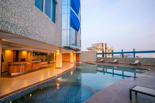 parrot hotel arusha