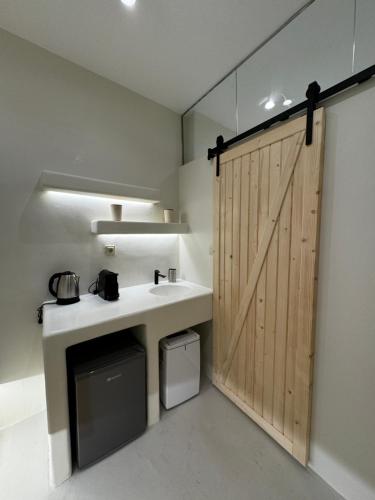 white sand jacuzzi suite