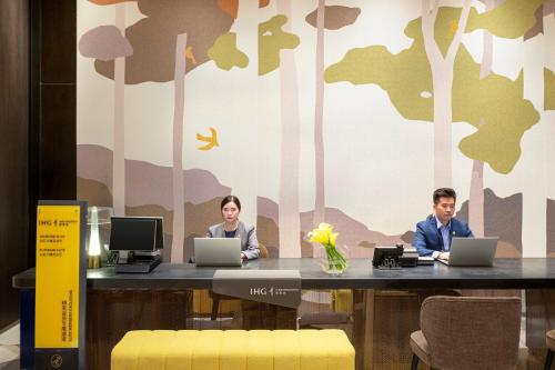 voco suites shanghai hongqiao cbd by ihg