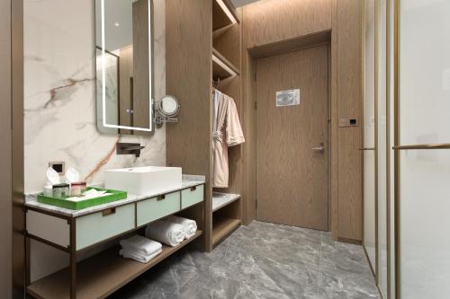 wingate by wyndham urumqi railway station