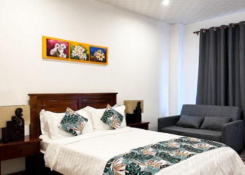 crown royale hotel and lounge