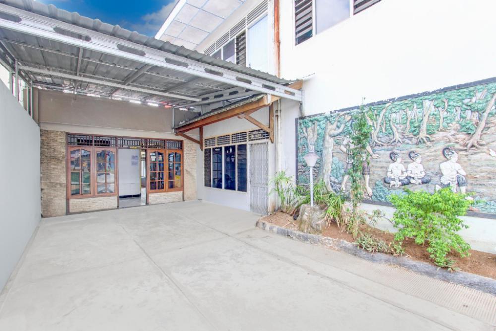 spot on 94085 hotel agung