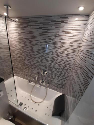 Mercure Paris Arc De Triomphe Wagram,Batignolles>>Arc De Triomphe,4 star