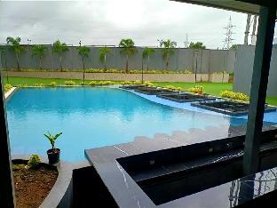 the democracy hotel and resort