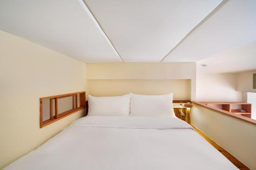 wutong hotel apartment baoan center