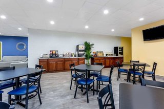 days inn by wyndham hampton near coliseum convention center