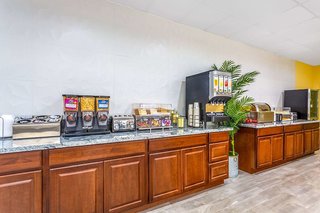 days inn by wyndham hampton near coliseum convention center