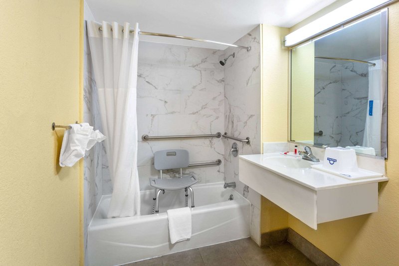 days inn by wyndham hampton near coliseum convention center