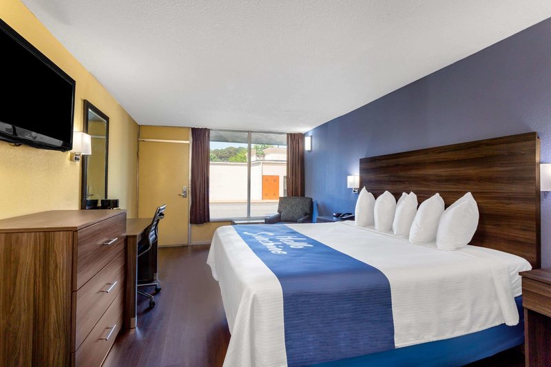 days inn by wyndham hampton near coliseum convention center