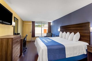 days inn by wyndham hampton near coliseum convention center