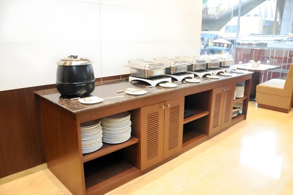 the altruist business hotel andheri