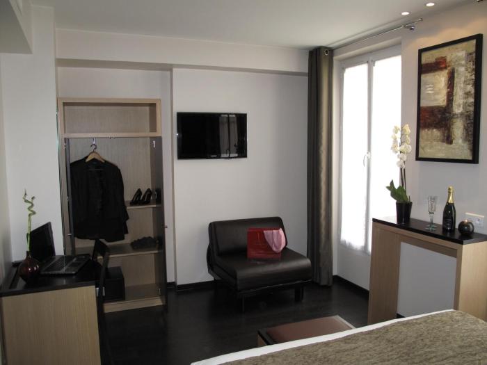 source hotel