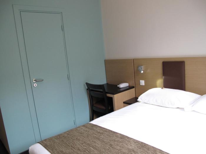 source hotel