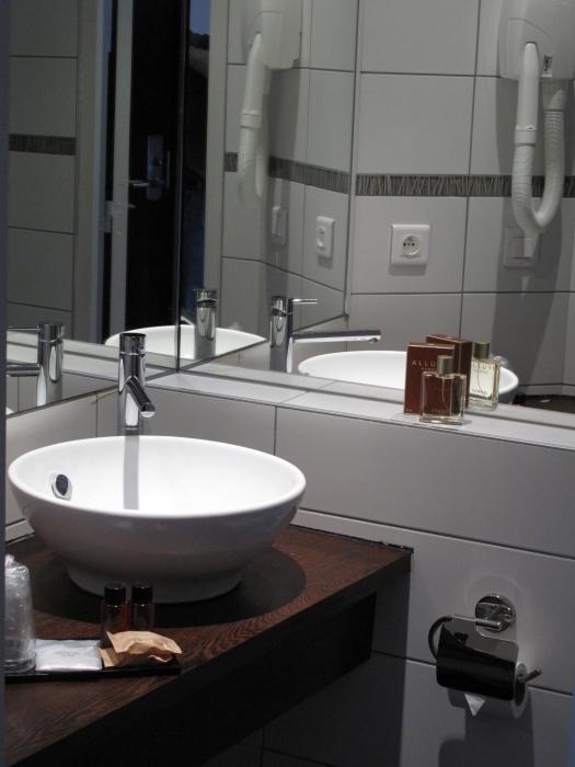 source hotel