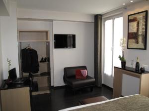 source hotel