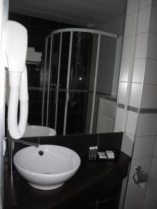 source hotel