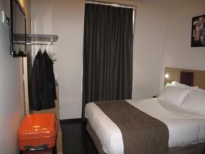 source hotel