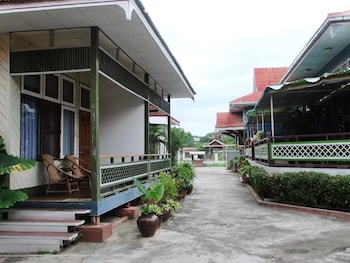 nanda wunn hotel hostel