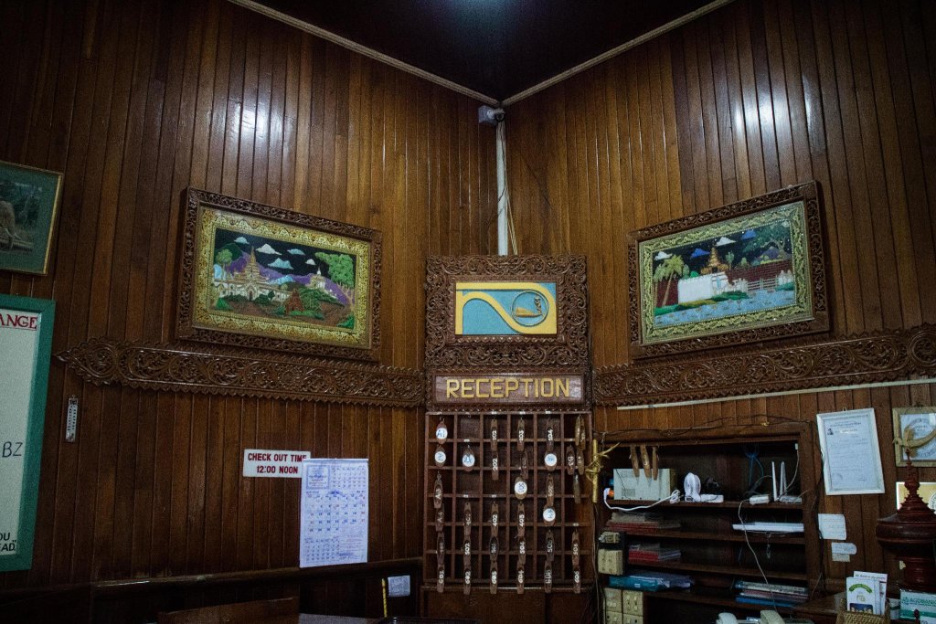 nanda wunn hotel hostel