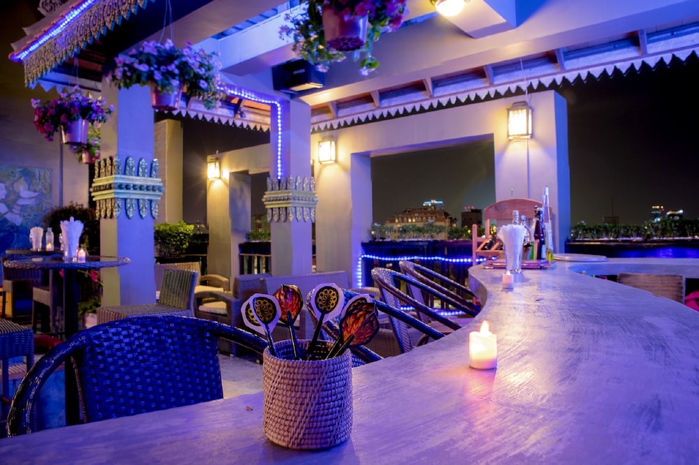 king grand boutique hotel