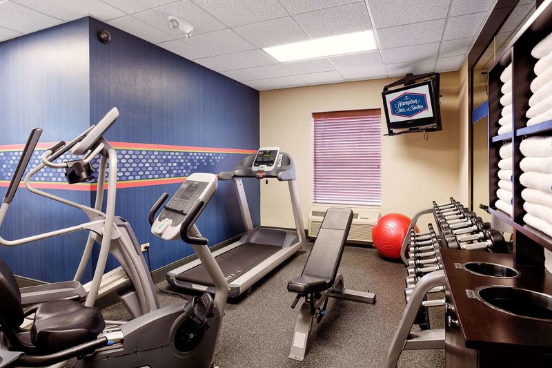 hampton inn and suites addison