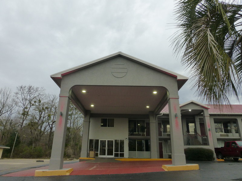 red roof inn evergreen