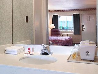 Super 8 By Wyndham Greensboro,North Carolina>>Greensboro,2 star