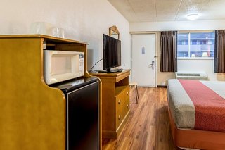Motel 6 Grove City, Oh,Near World Of Bounce,2 star