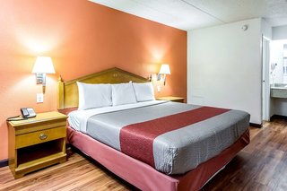 Motel 6 Grove City, Oh,Near World Of Bounce,2 star